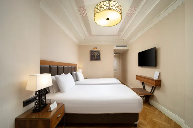غرفة قياسية بسريرين منفصلين، Golden Age Hotel Taksim 2/10