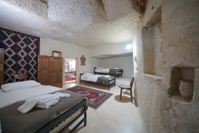 Cave, Family Suite, 1 Double and 3 Single Beds، View Cave Hotel 9/10
