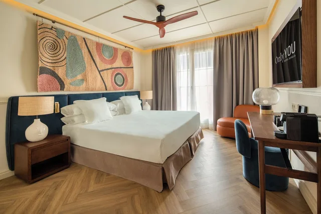 غرفة بريميوم بسرير كوين بشرفة، Only YOU Hotel Sevilla 4/10
