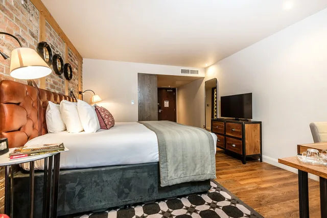 غرفة بريميوم بسرير كينج، HOTEL INDIGO YORK 3/10