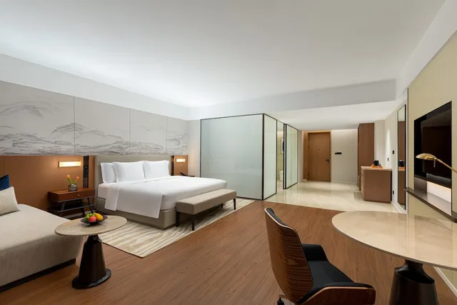 غرفة بريميوم بسرير فردي، Crowne Plaza Xiangyang Fuchun Lakeside by IHG 2/3