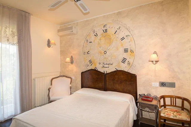 غرفة كومفورت بسرير كوين بشرفة، Hotel Serenella 5/6