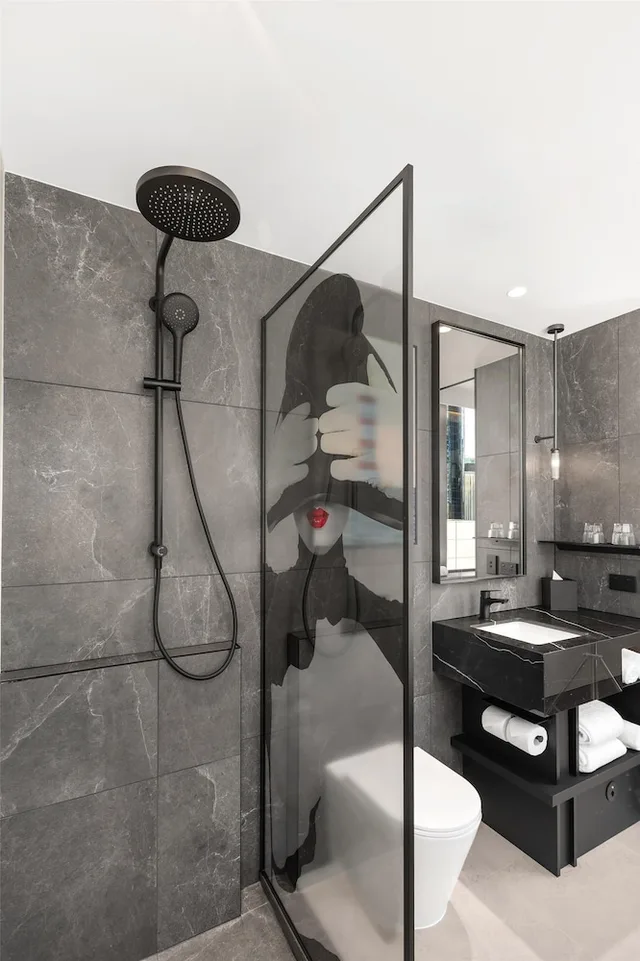 غرفة بريميوم بسرير كينج، Radisson RED Auckland 9/10