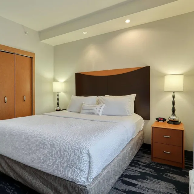 جناح بسرير كينج بغرفة نوم واحدة بغرفتين مع أريكة، Fairfield Inn Amp Suites By Marriott Harrisburg West 2/3