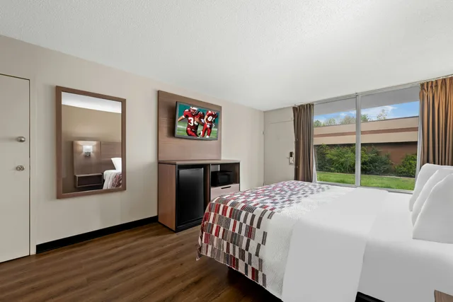 غرفة سوبيريور بسرير كينج، Red Roof Inn Charlotte - Airport 1/8