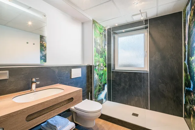 غرفة عائلية بسرير مزدوج مع أريكة، Best Western Plus Hotel Schwarzwald Residenz 9/10