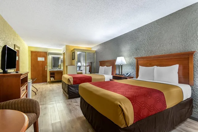 غرفة قياسية بسريرين مزدوجين، Econo Lodge Broken Arrow 9/10