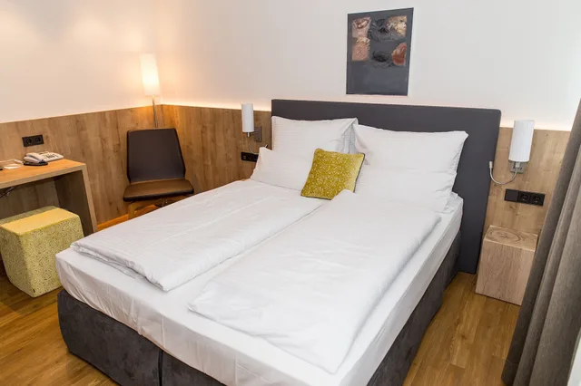 Standard, Double Bed, Goldenes Rad 1/2
