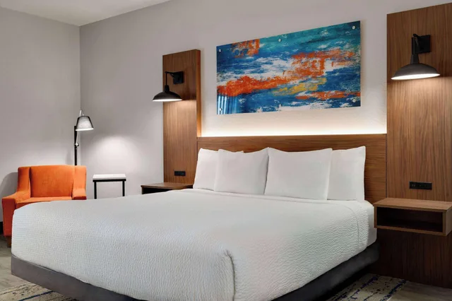 غرفة بسرير مزدوج لذوي الإعاقة، La Quinta Inn & Suites by Wyndham Stephenville 3/4