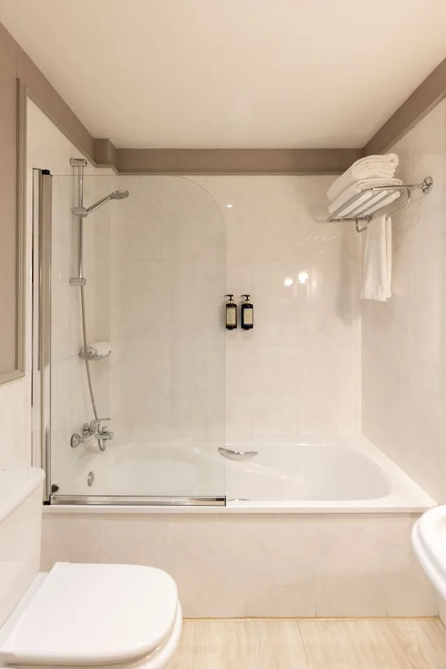 غرفة عائلية بسرير كوين وسريرين منفصلين بغرفتي نوم، HOTEL PAX TORRELODONES 5/5