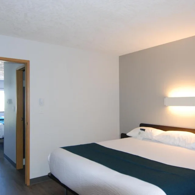 غرفة بسرير كينج، Motel6 Saanichton, BC - Victoria Airport 2/10