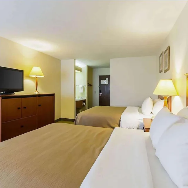 غرفة بسريرين كوين وسرير كوين، Baymont by Wyndham Omaha SW 1/6