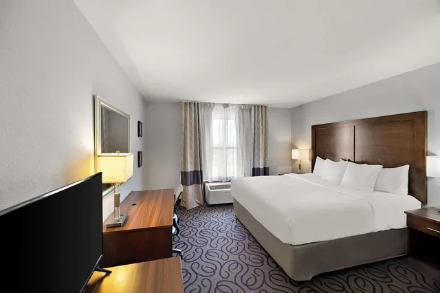 جناح بسرير كينج مع أريكة، Comfort Inn & Suites Lovington, NM 1/6