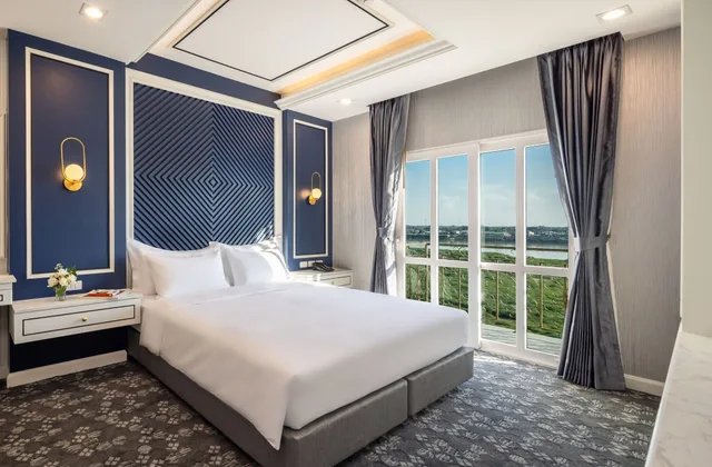 Suite, River View, Eastin Hotel Vientiane 1/6