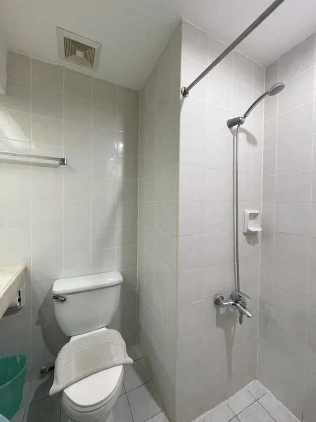 Deluxe, Golden Peak Hotel and Suites powered by Cocotel 7/10