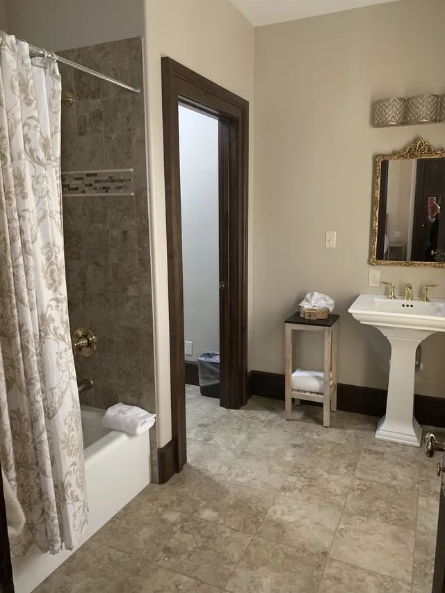 Classic, King Bed, Adult Only، Riverside Hot Springs Inn Spa 8/10