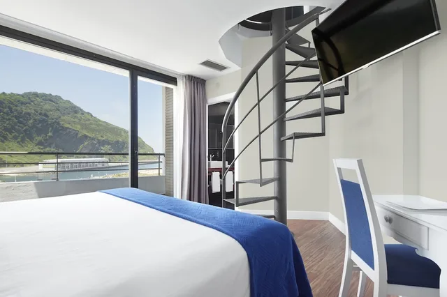 جناح دوبلكس بسرير كينج بشرفة بإطلالة جزئية على البحر، Hotel Villa Antilla 4/5