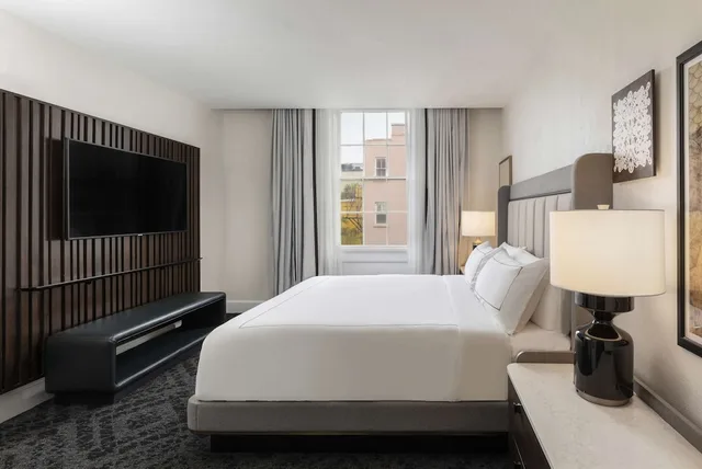 1 Bedroom, Suite, King Bed, Mills House Charleston, Curio Collection by Hilton 1/2