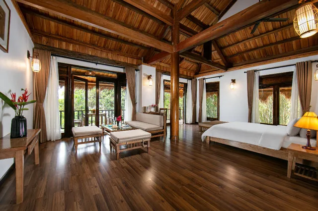 جناح تنفيذي بإطلالة على البحيرة بشرفة، Mai Chau Hideaway Lake Resort 1/1