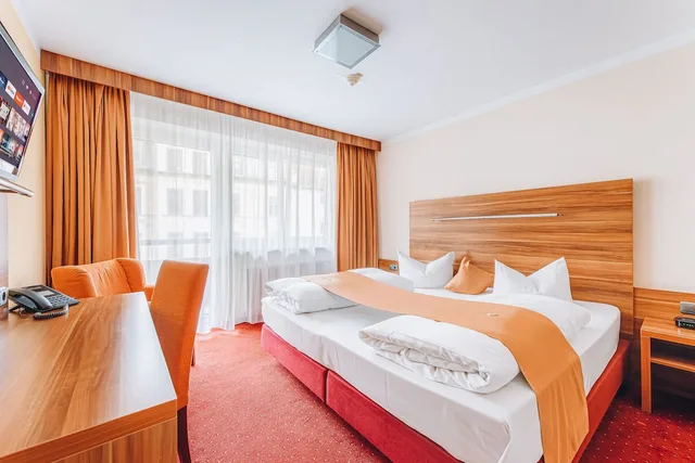 غرفة قياسية بسرير كينج، HOTEL ISARTOR 1/10
