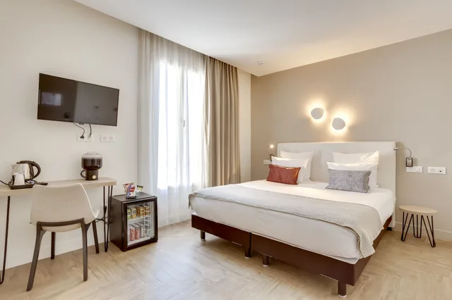 غرفة ديلوكس بسرير مزدوج، Hotel Courseine 2/3