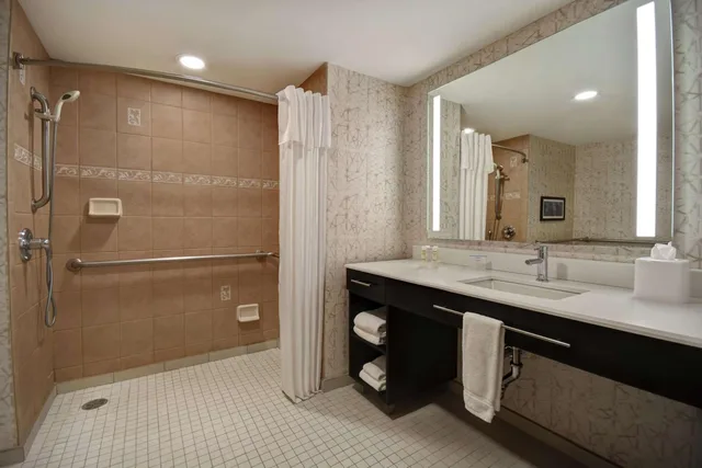 استوديو بسرير كينج مع أريكة لذوي الإعاقة، Homewood Suites by Hilton Edgewater-NYC Area 3/6