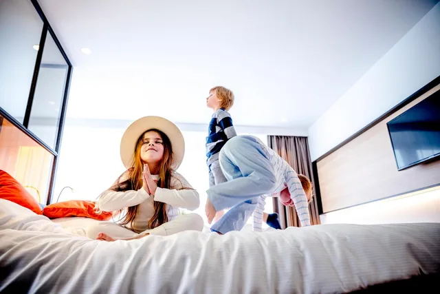 جناح جونيور، Hotel Nelson 3/6