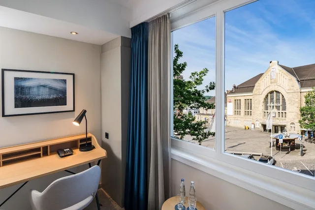 غرفة قياسية بسرير كينج، Steigenberger Hotel Bielefelder Hof 3/3