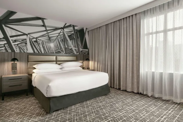 Suite, City View, Embassy Suites by Hilton Atlanta Midtown 1/2