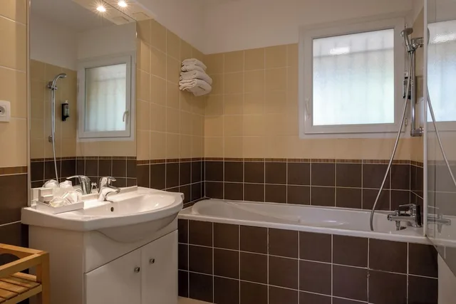غرفة عائلية رباعية، The Originals City, Hotel Cote Sud, Marseille Est (Inter-Hotel) 4/6