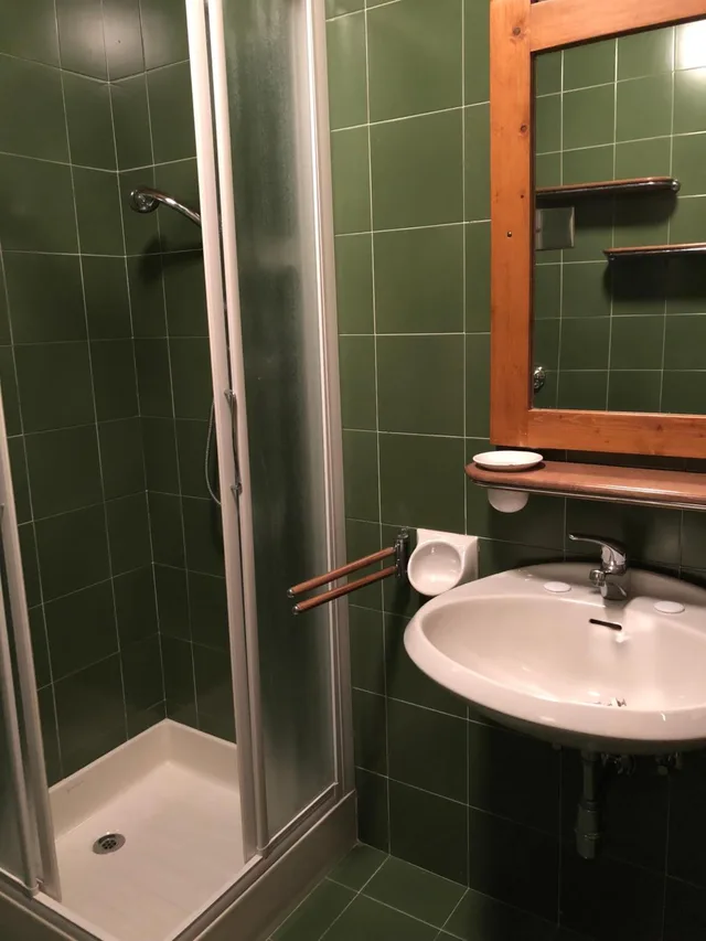 غرفة ثلاثية، Majoni Hotel 5/9