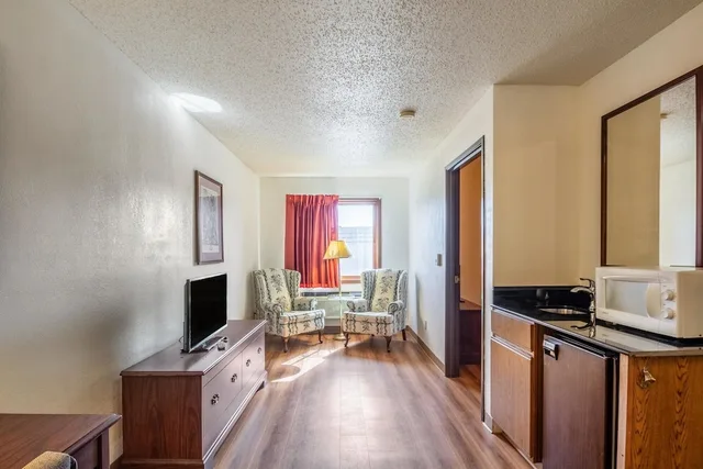 جناح بسرير كوين لغير المدخنين، Motel6 Saukville, WI 2/3