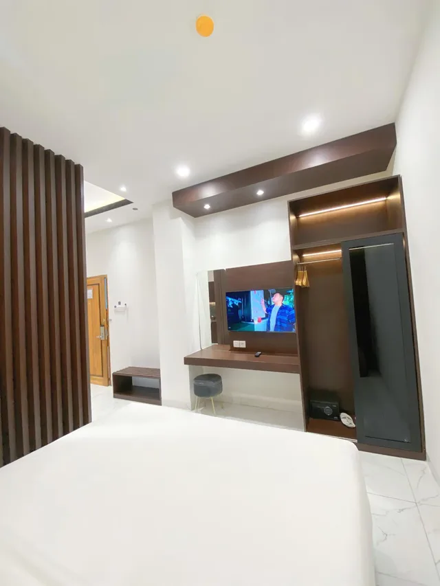 جناح جونيور، Shakti Hotel 9/10