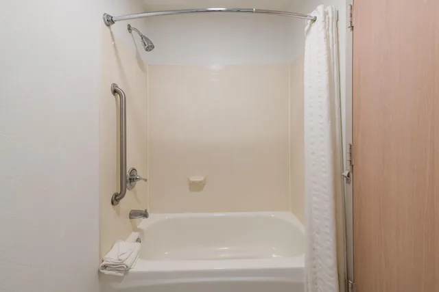جناح بسرير كينج بغرفة نوم واحدة بحوض جاكوزي، Country Inn & Suites By Radisson Wichita East Ks 6/6