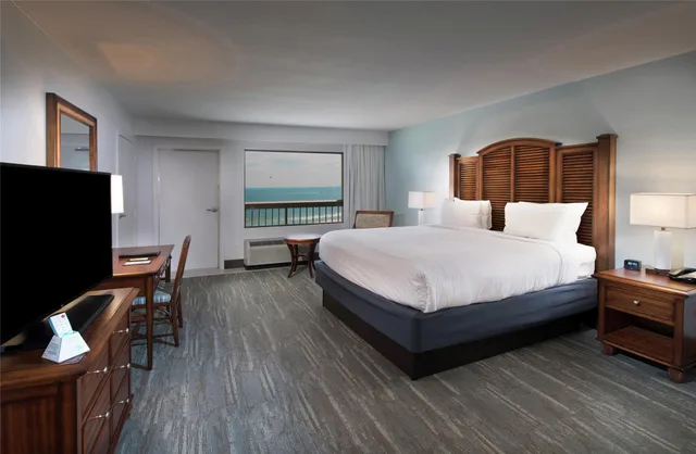 Room, King Bed, Gulf Front, Balcony, Island House Hotel Orange Beach a Double Tree by Hilton 1/2