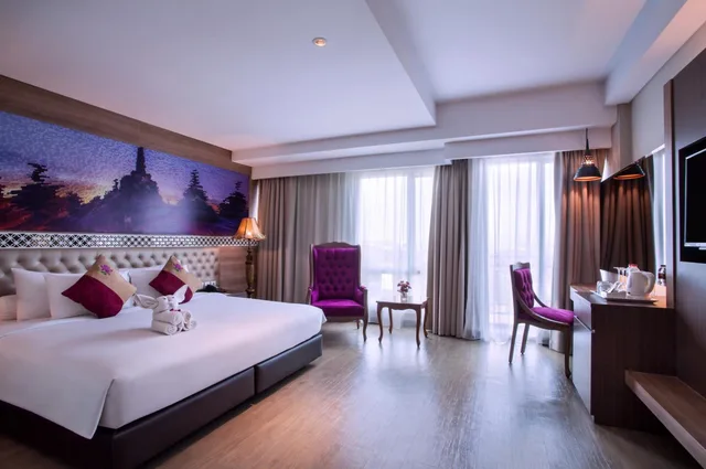 غرفة ديلوكس بسرير كينج وسرير كوين، Grand Mercure Yogyakarta Adi Sucipto 1/8