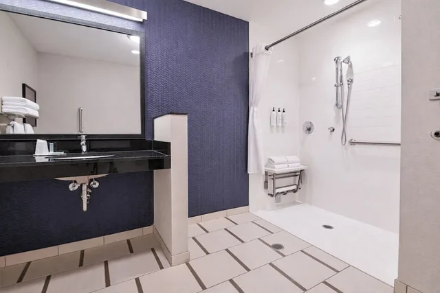 جناح بسرير كينج مع أريكة لذوي الإعاقة، Fairfield Inn Suites East Grand Forks 6/6