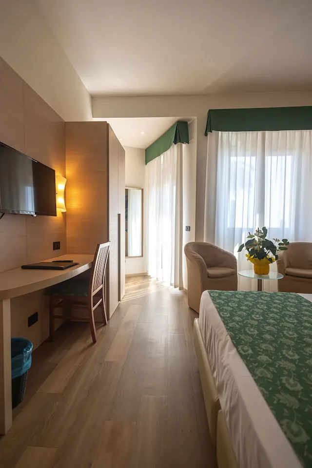 غرفة كومفورت بسرير كوين بشرفة، Hotel Esperia 1/1
