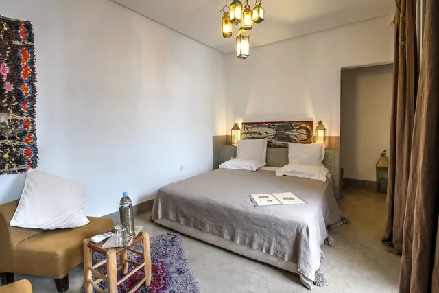 غرفة كلاسيكية بسرير كوين، Riad Awa 4/7