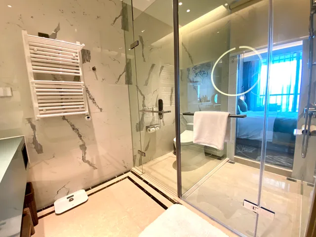 جناح بسرير كينج بإطلالة على البحيرة، Holiday Inn Resort Maoshan Hot-Spring 8/10