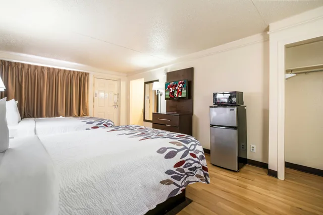 غرفة ديلوكس بسريرين مزدوجين للمدخنين، Red Roof Inn Dallas - Richardson 1/8