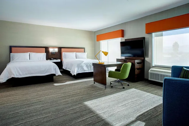 جناح استوديو بسريرين كوين مع أريكة لذوي الإعاقة، Hampton Inn and Suites Indio, CA 1/4