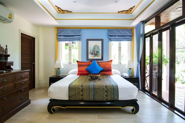 Downstairs, Gold, Forest, King Bed, Pool View, Sofa, Near the Pool، Rabbit Resort 2/2