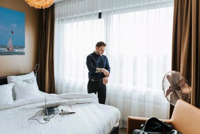 استوديو بسرير كوين، The Hague Teleport Hotel 1/2