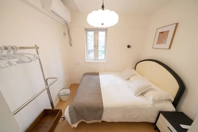 Economy, Apartment, 1 Single and 2 Double Beds، Book and Bed-People's Square 2/10