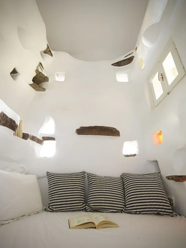 Superior, Queen Bed, Lateral Side Sea View، Aeolis Tinos Suites 5/5
