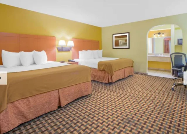 غرفة بسريرين كوين للمدخنين، Days Inn by Wyndham Lubbock South 2/5