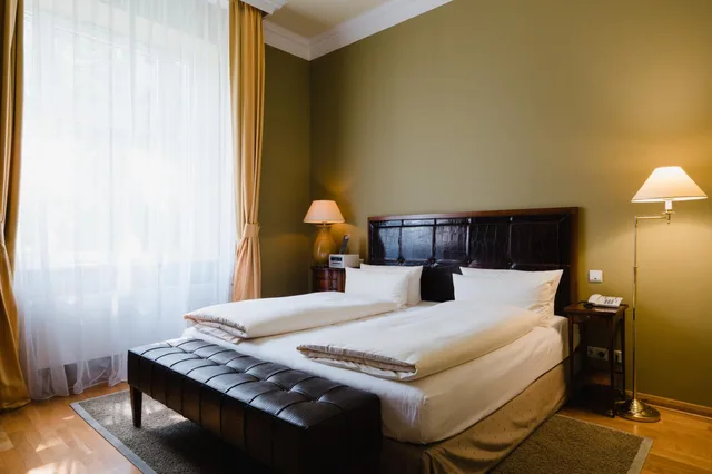 غرفة سوبيريور بسرير كينج، Louisas Place Hotel 2/4