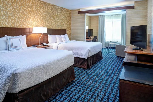 جناح بسريرين كوين مع أريكة لذوي الإعاقة، Fairfield Inn Suites Detroit Troy 1/2