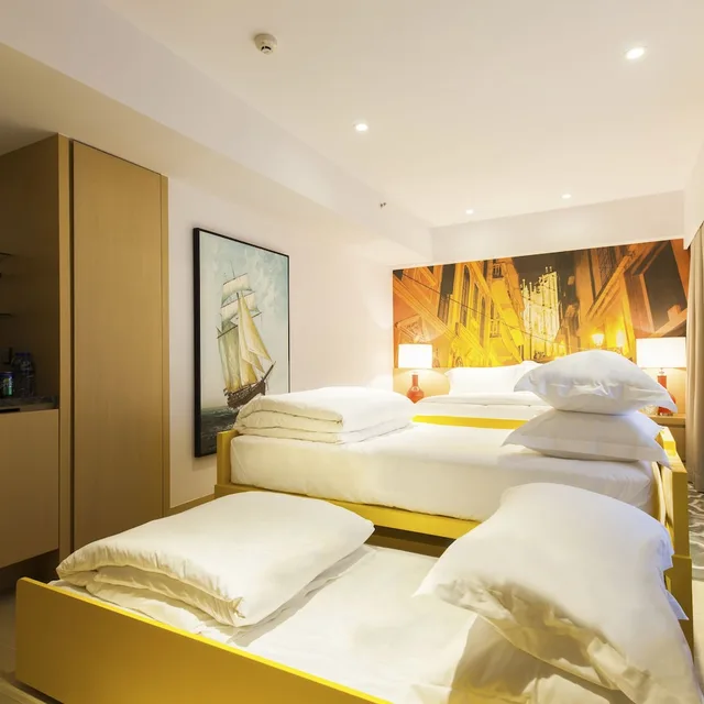 غرفة عائلية بسرير مزدوج مع أريكة، Caravel Hotel 2/5